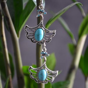 Oorbellen met turquoise steen in de vorm van een pauw