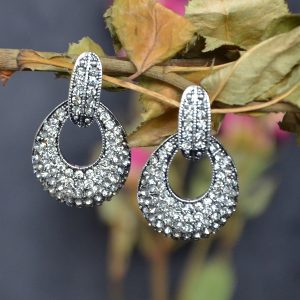 Klassieke design oorbellen met glitters